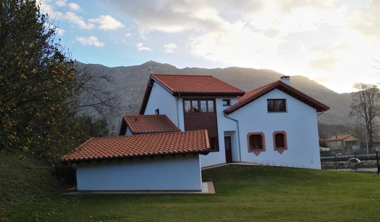 jardín casa rural el cuadron ribadesella 768x448