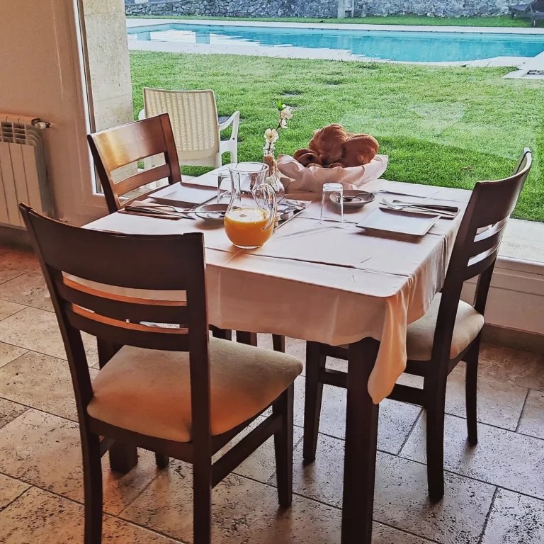 desayuno hotel villadesella 768x768