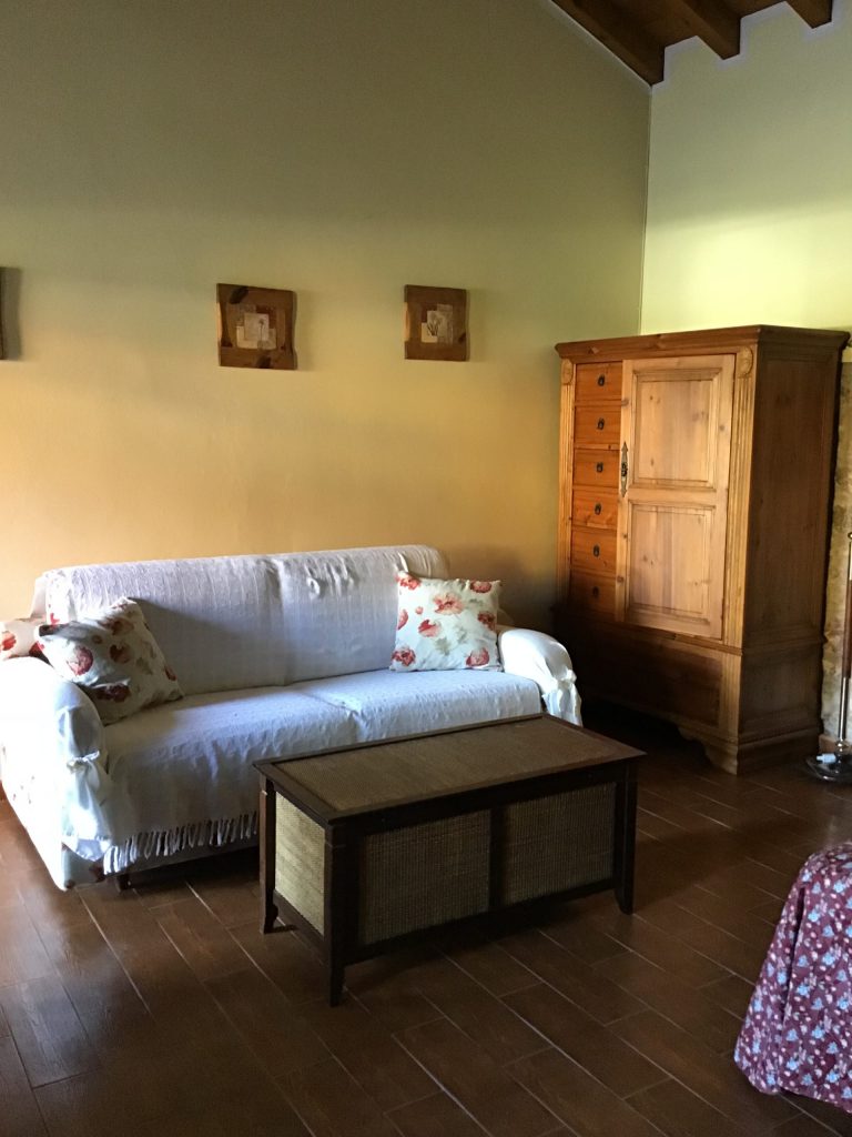 sofa salon estudio camangu ribadesella 768x1024